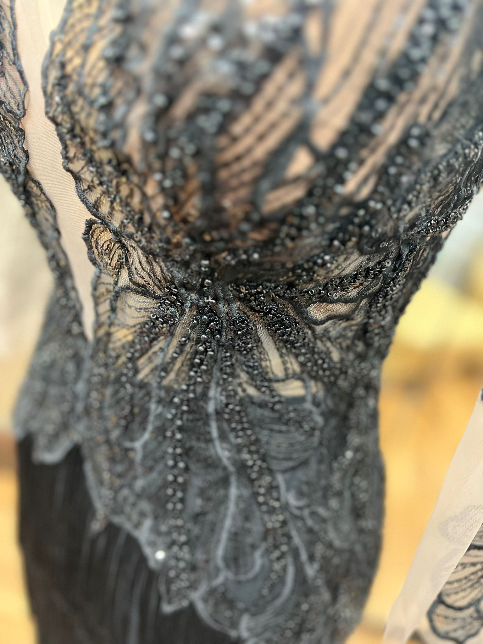 Detaliu rochie roșie premium